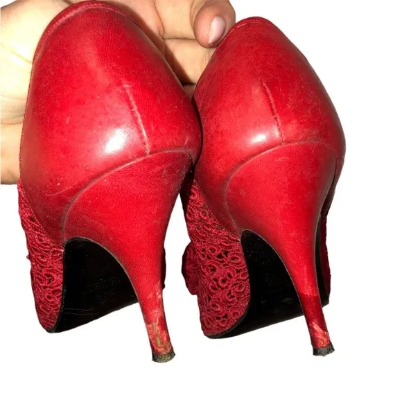 Valentino ITALY vintage FALL red laser cut out removable bow clip pumps 7