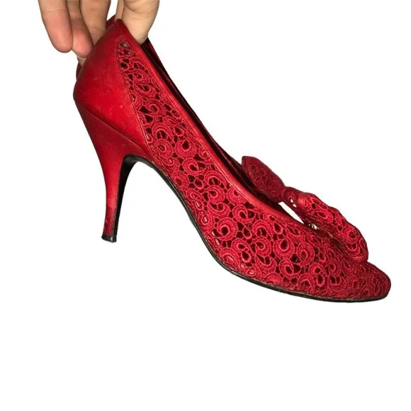 Valentino ITALY vintage FALL red laser cut out removable bow clip pumps 7