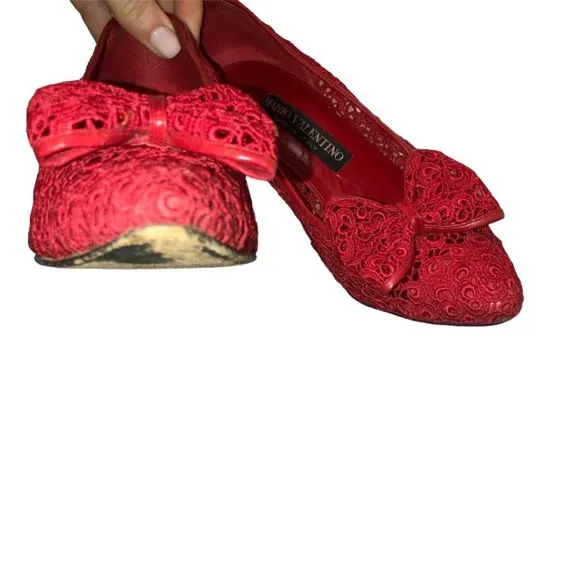 Valentino ITALY vintage FALL red laser cut out removable bow clip pumps 7