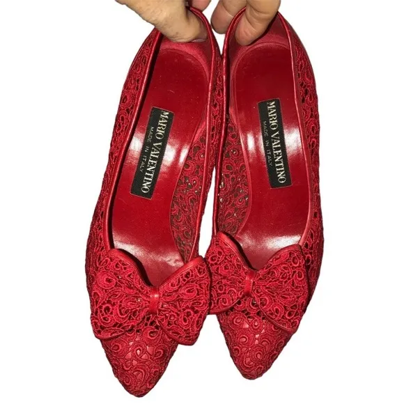 Valentino ITALY vintage FALL red laser cut out removable bow clip pumps 7