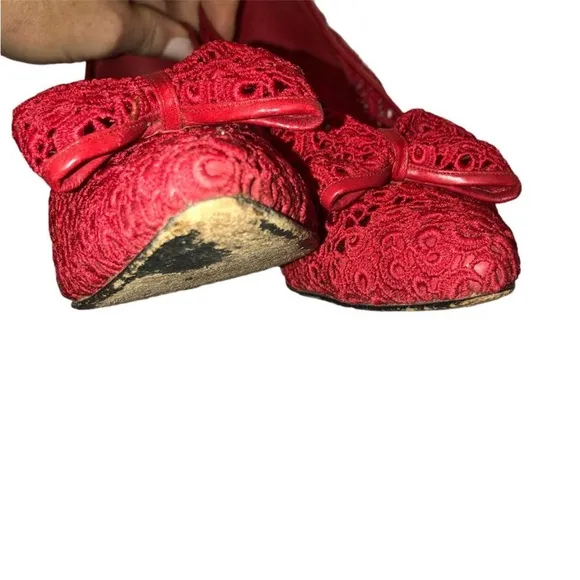 Valentino ITALY vintage FALL red laser cut out removable bow clip pumps 7