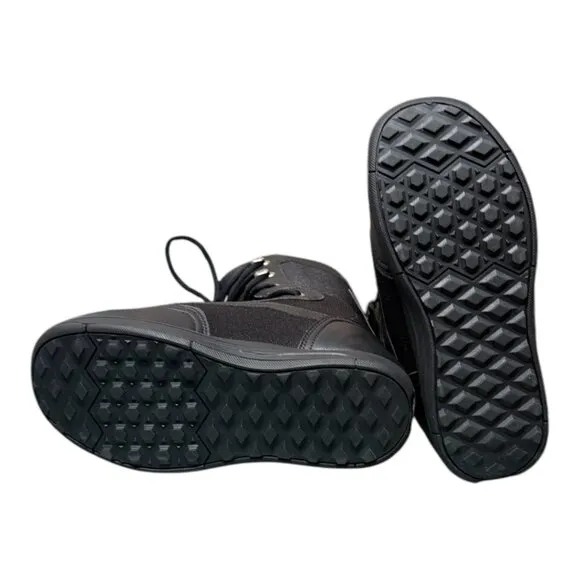 Vans Snow Boots All In Black Has Flex Heat Moldable Great For the Snow Has Agion