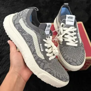 VANS Ultrarange gray lace up shoes sneakers women’s 9 / men’s 7.5 new