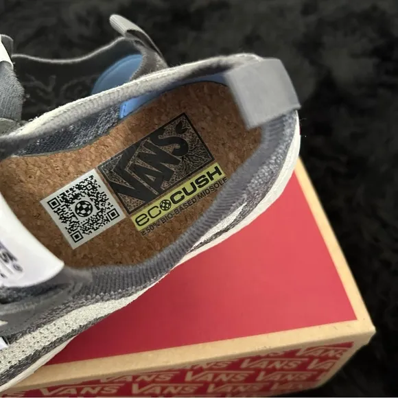 VANS Ultrarange gray lace up shoes sneakers women’s 9 / men’s 7.5 new