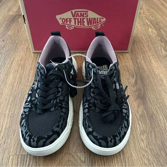 VANS Ultrarange VR3 Cush black lace up shoes sneakers women’s 7.5 new