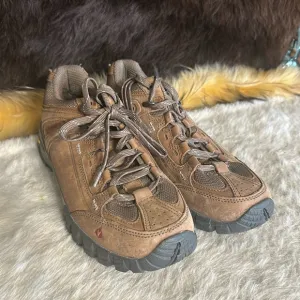 Vasque shoes 8.5 (7007)