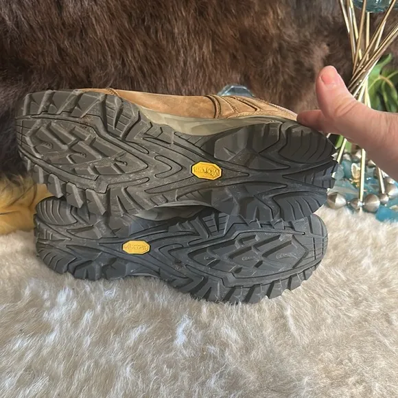 Vasque shoes 8.5 (7007)