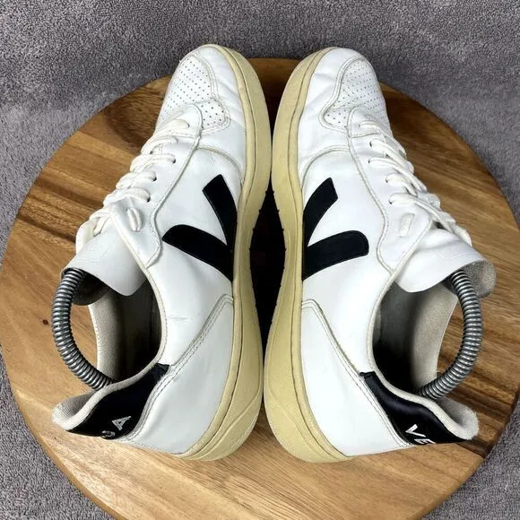 Veja V-10 Men's 8 White Black Sneakers Leather Lace-Up Low Top Athletic Casual