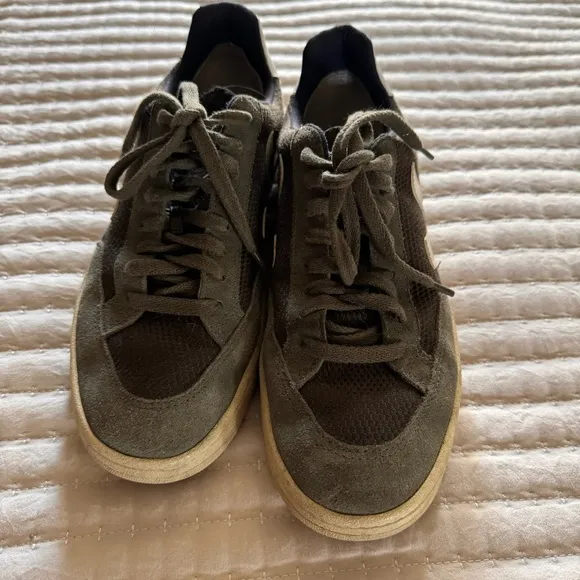Veja V-12 Hunter Green Shoes