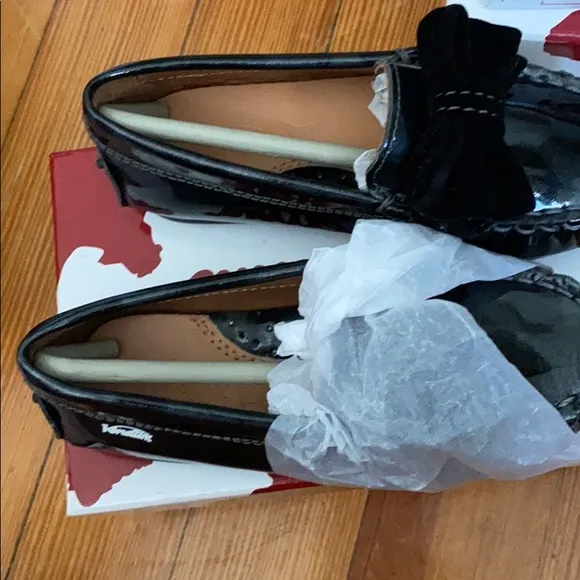 Venettini Denise Black  patent leather with bow. size EU 24