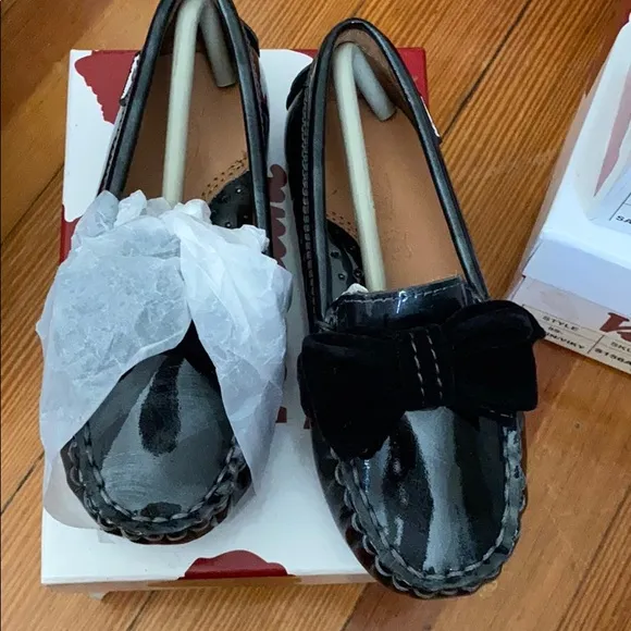 Venettini Denise Black  patent leather with bow. size EU 24