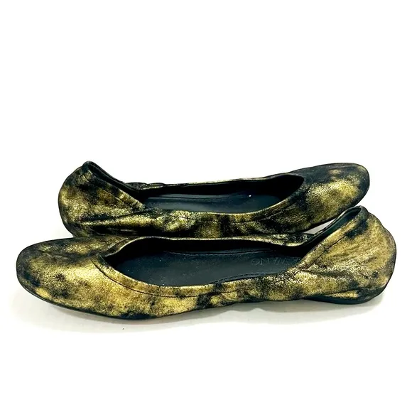 VERA WANG black / gold leather ballet flats shoes Size 8/5 M