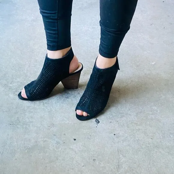 VINCE CAMUTO Black Leather Cutout Slingback Open Toe Sandals Chunky Heel Shoe 10