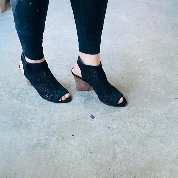 VINCE CAMUTO Black Leather Cutout Slingback Open Toe Sandals Chunky Heel Shoe 10