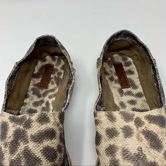 VINCE Snake Embossed Leather Slip On Flats Shoes Women Size 9