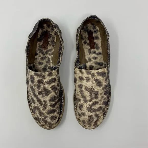 VINCE Snake Embossed Leather Slip On Flats Shoes Women Size 9