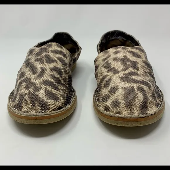 VINCE Snake Embossed Leather Slip On Flats Shoes Women Size 9