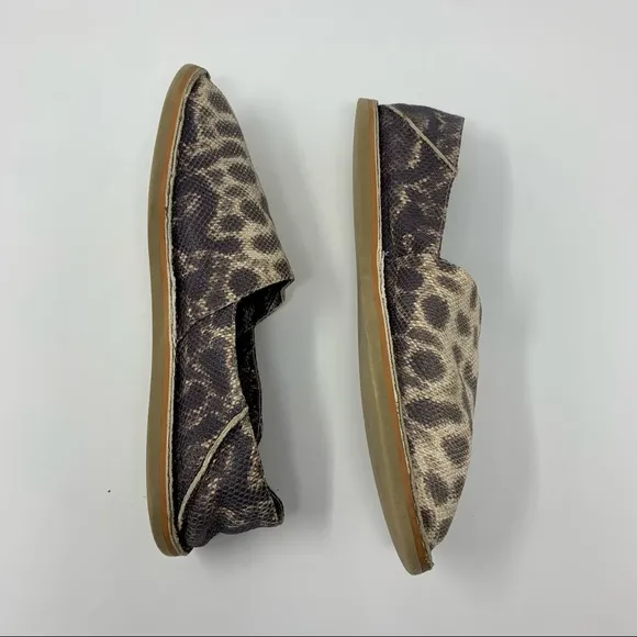 VINCE Snake Embossed Leather Slip On Flats Shoes Women Size 9