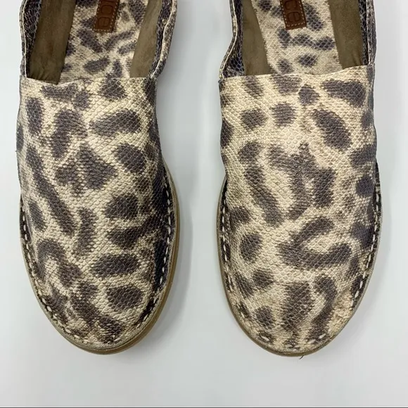VINCE Snake Embossed Leather Slip On Flats Shoes Women Size 9