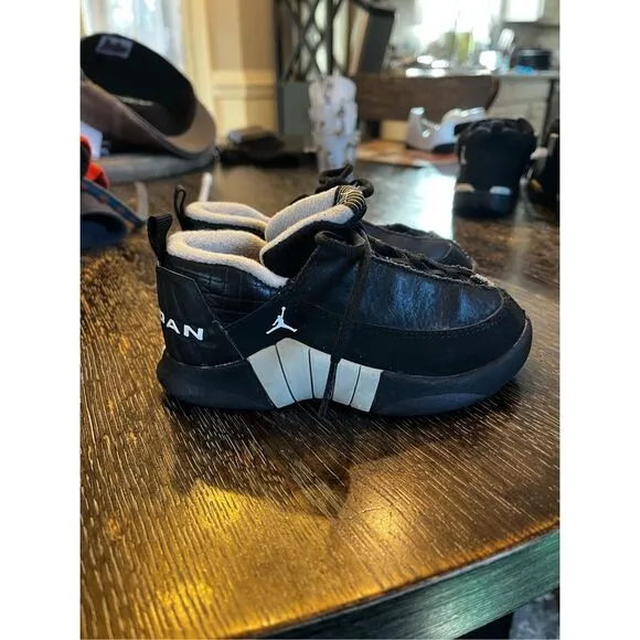 Vintage 2000 Nike Air Jordan 15 black leather &amp; Gray Boys Shoes sz 8C