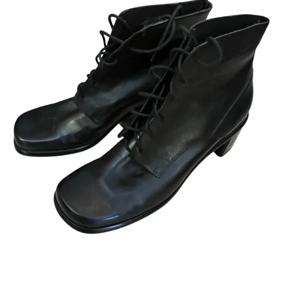 Vintage 90s Black Leather Women's Square Toe Lace Up Ankle Boots 8.5