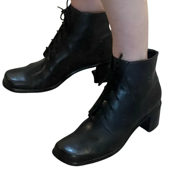 Vintage 90s Black Leather Women's Square Toe Lace Up Ankle Boots 8.5