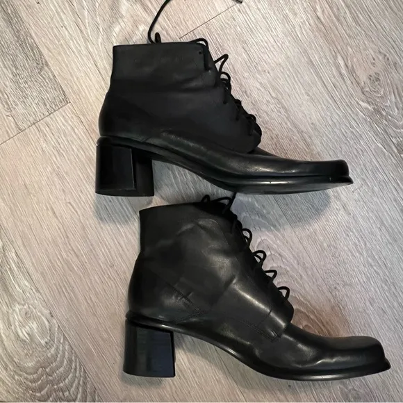 Vintage 90s Black Leather Women's Square Toe Lace Up Ankle Boots 8.5
