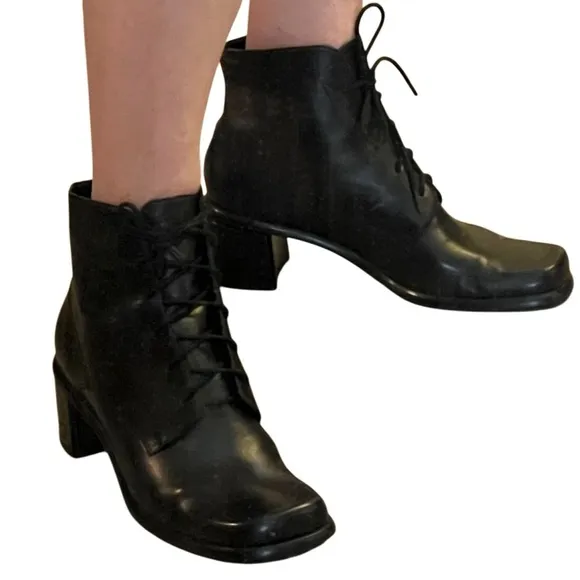 Vintage 90s Black Leather Women's Square Toe Lace Up Ankle Boots 8.5