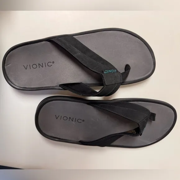 Vionic Men's HMANLY Black and Gray Sandals