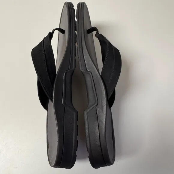 Vionic Men's HMANLY Black and Gray Sandals