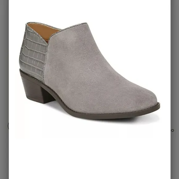 Vionic Water Repellent Suede Ankle Boots - Marissa. Size 6 M.