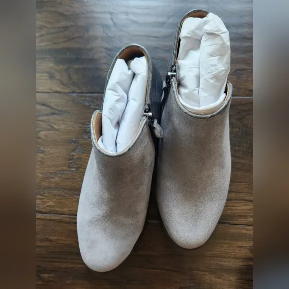 Vionic Water Repellent Suede Ankle Boots - Marissa. Size 6 M.