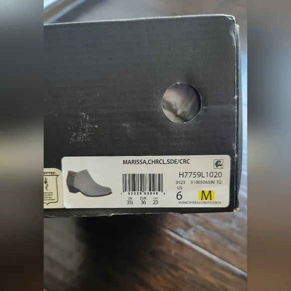 Vionic Water Repellent Suede Ankle Boots - Marissa. Size 6 M.