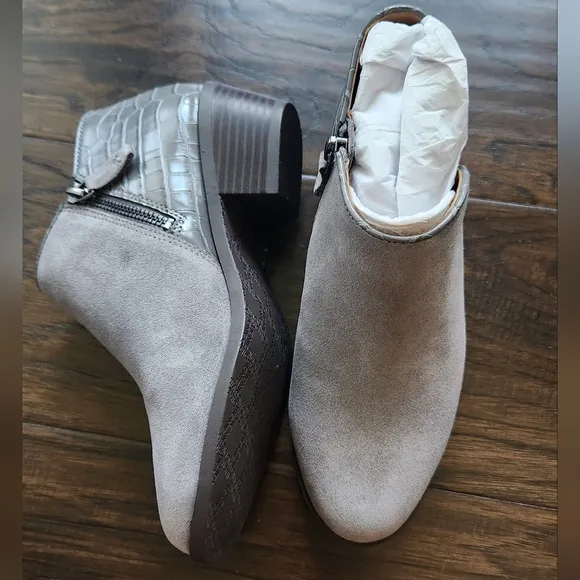 Vionic Water Repellent Suede Ankle Boots - Marissa. Size 6 M.