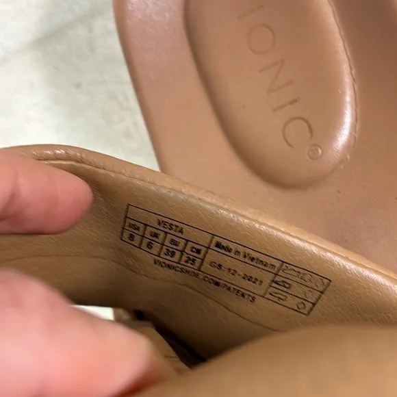 Vionic Women's Tan Slide Sandals Size 8