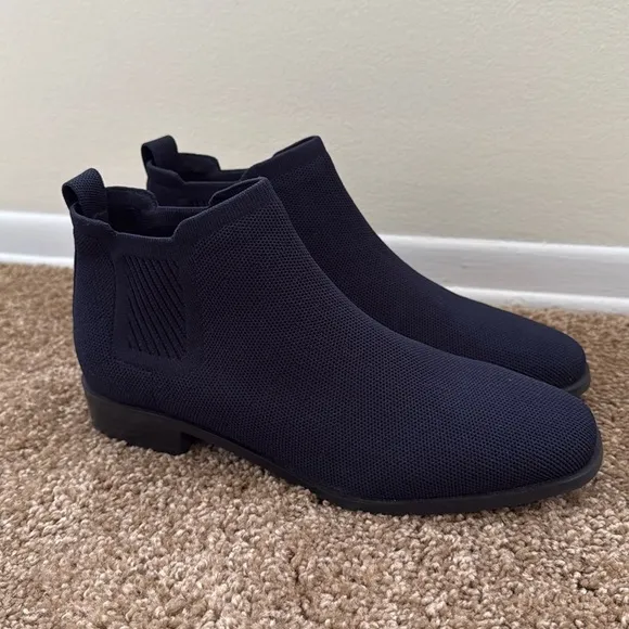 Vivaia Square-Toe Water-Repellent Ankle Boots (Ryan Pro) Navy