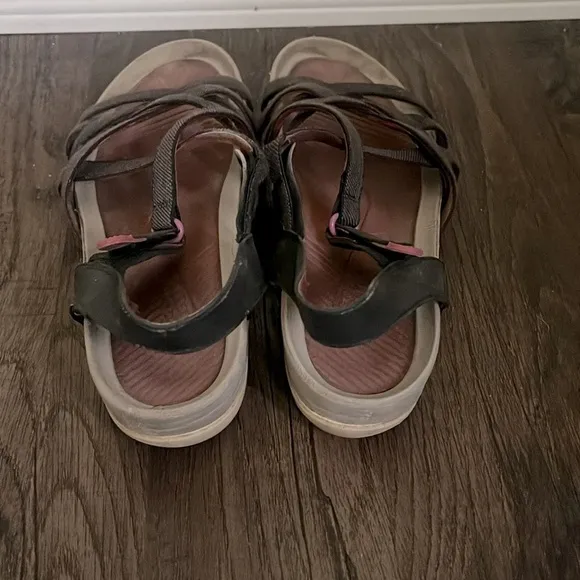 well work bare trap sandals