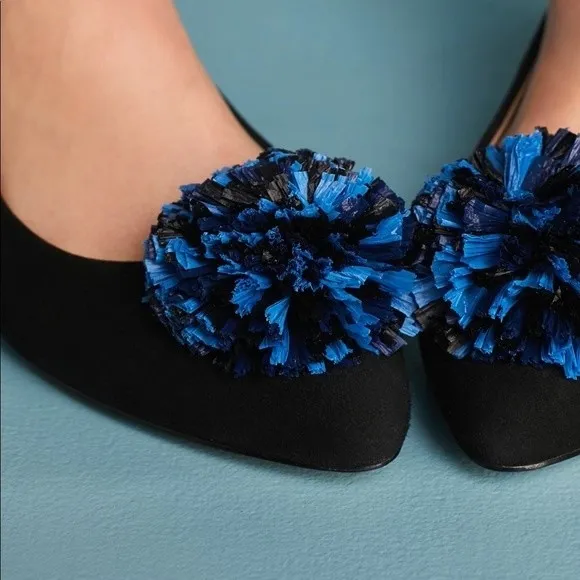 Whimsical Anthropologie Raffia Pom Pom Flats – NWT Size 6