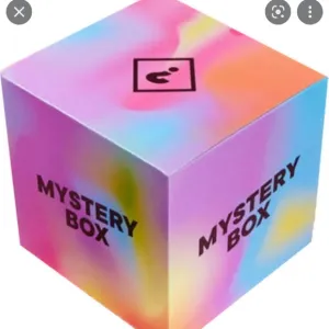 WOMEN'S MYSTERY BOX
