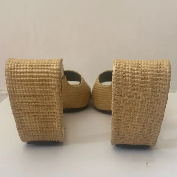 Woven unique shape Tan Sandals
