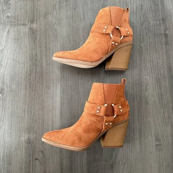 YOKI Muriel Women suede Western ankle boots cowgirl booties NWT Size 6
