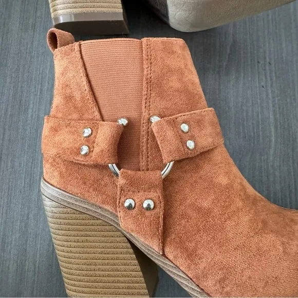 YOKI Muriel Women suede Western ankle boots cowgirl booties NWT Size 6