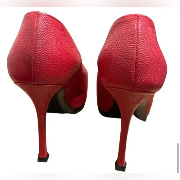 Yves Saint Laurent Red Pebbled leather heels - Excellent condition