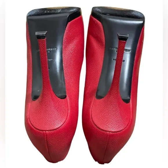 Yves Saint Laurent Red Pebbled leather heels - Excellent condition