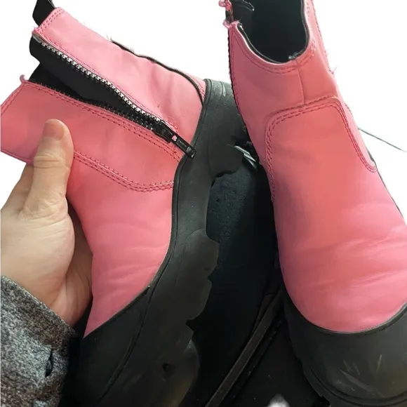 ZARA Girls Rubberized Pink/Black Ankle Boots