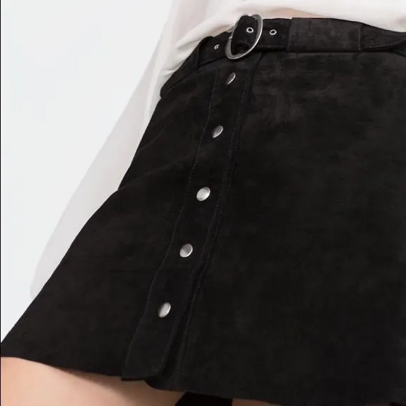 ✨ZARA✨ Leather Suede 70’s Skirt
